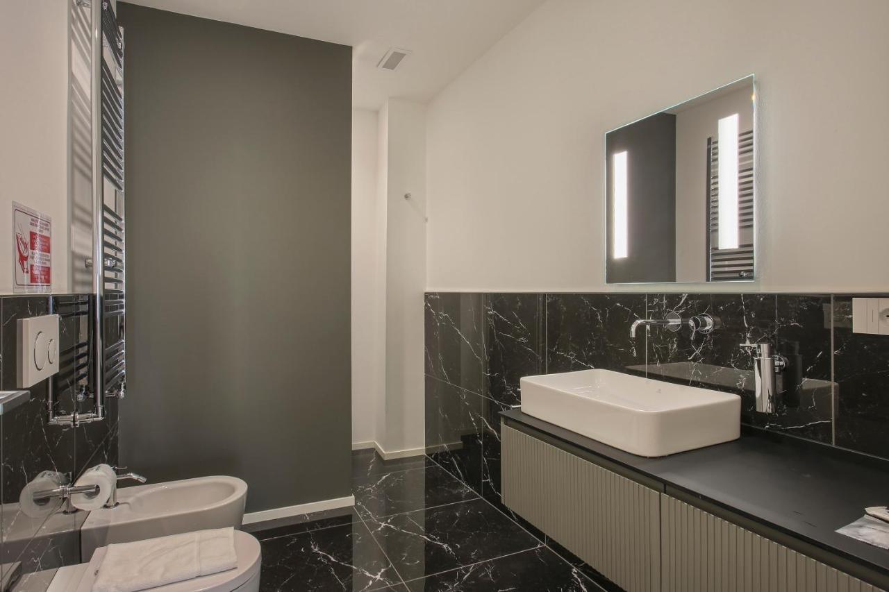 Milan Chic Luxury Apartments-Hosted By Sweetstay Exterior photo